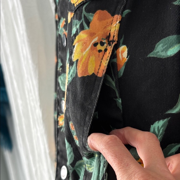 VENUS Black Cropped Jean Jacket with Yellow Rose Print and Green Leaves - Picture 4 of 12